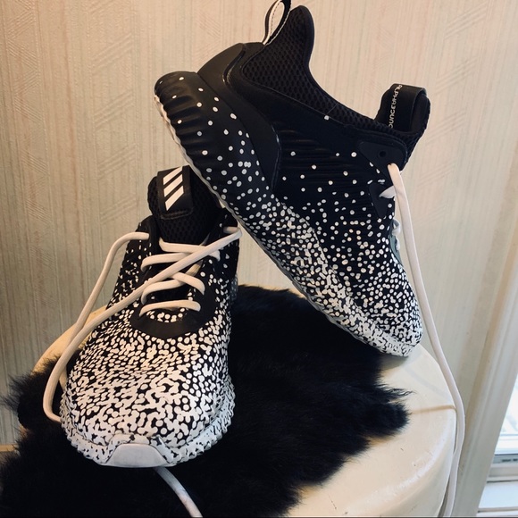 alphabounce black and white dots